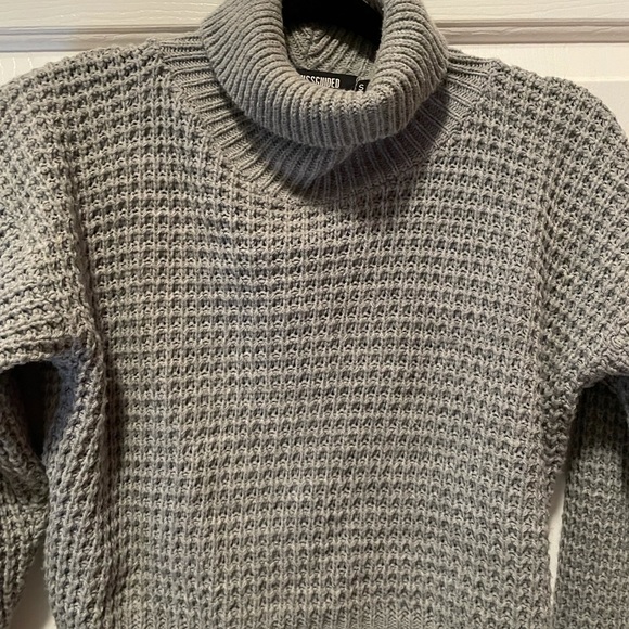 🇬🇧 Super cute, grey, cropped MISSGUIDED turtle neck breathable fabric - Picture 2 of 2